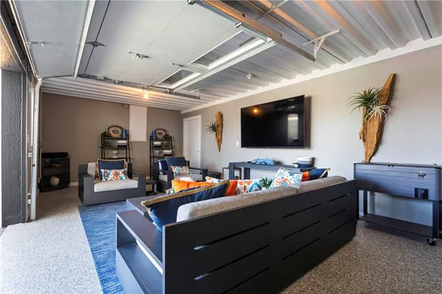 $2,750,000 | 20711 Benson Street, Bucyrus, KS 66013