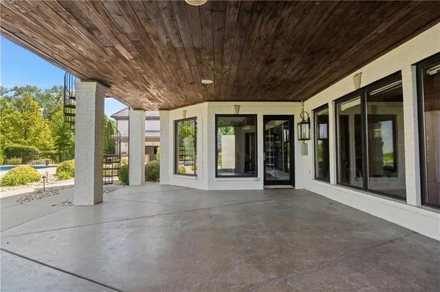 $2,750,000 | 20711 Benson Street, Bucyrus, KS 66013