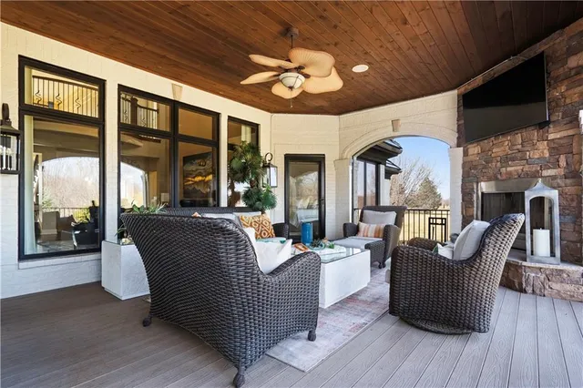 $2,750,000 | 20711 Benson Street, Bucyrus, KS 66013