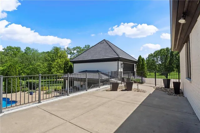 $2,750,000 | 20711 Benson Street, Bucyrus, KS 66013