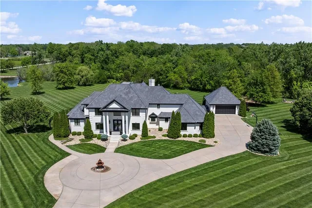 $2,750,000 | 20711 Benson Street, Bucyrus, KS 66013