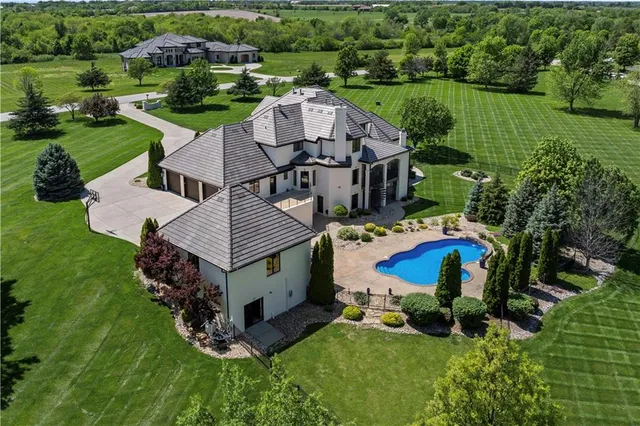 $2,750,000 | 20711 Benson Street, Bucyrus, KS 66013