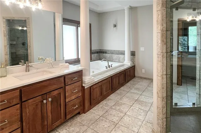 $2,750,000 | 20711 Benson Street, Bucyrus, KS 66013