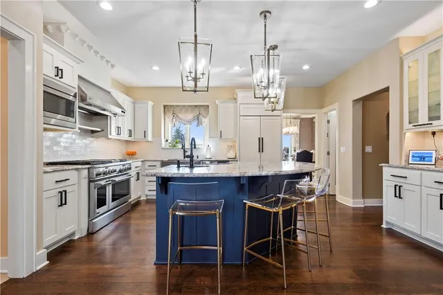 $2,750,000 | 20711 Benson Street, Bucyrus, KS 66013