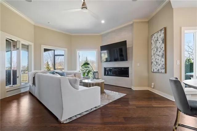 $2,750,000 | 20711 Benson Street, Bucyrus, KS 66013