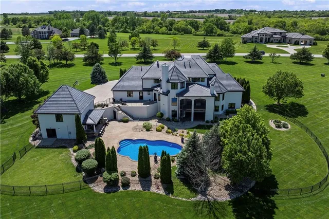 $2,750,000 | 20711 Benson Street, Bucyrus, KS 66013