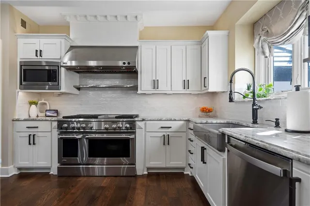 $2,750,000 | 20711 Benson Street, Bucyrus, KS 66013