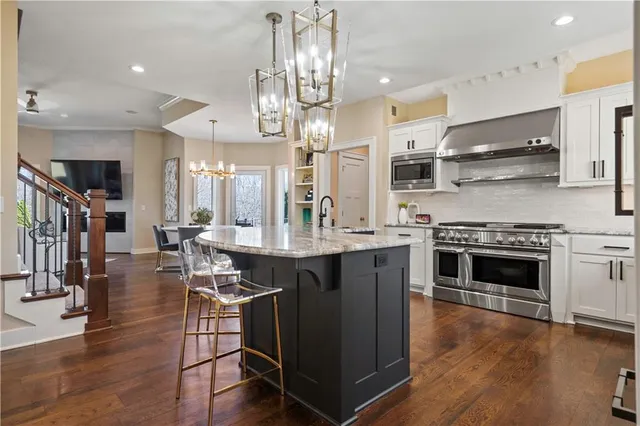 $2,750,000 | 20711 Benson Street, Bucyrus, KS 66013