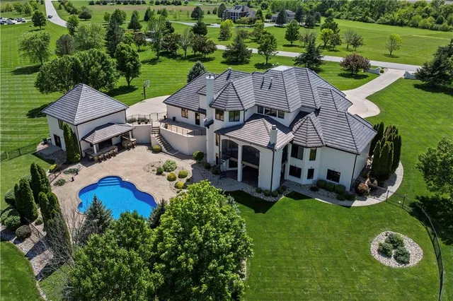 $2,750,000 | 20711 Benson Street, Bucyrus, KS 66013