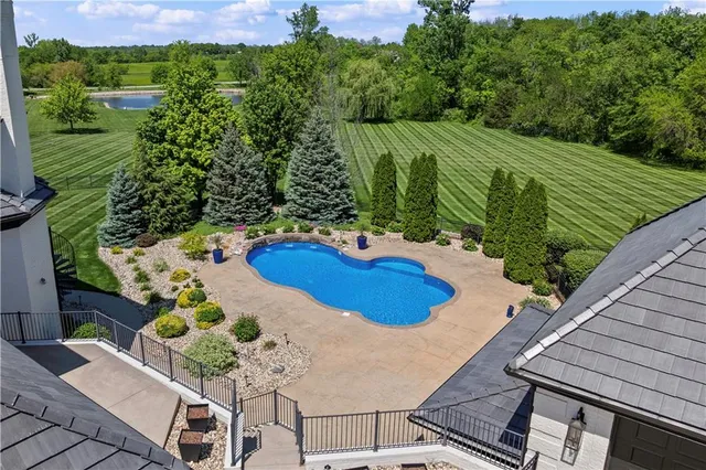 $2,750,000 | 20711 Benson Street, Bucyrus, KS 66013