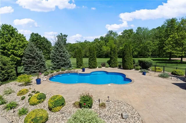 $2,750,000 | 20711 Benson Street, Bucyrus, KS 66013
