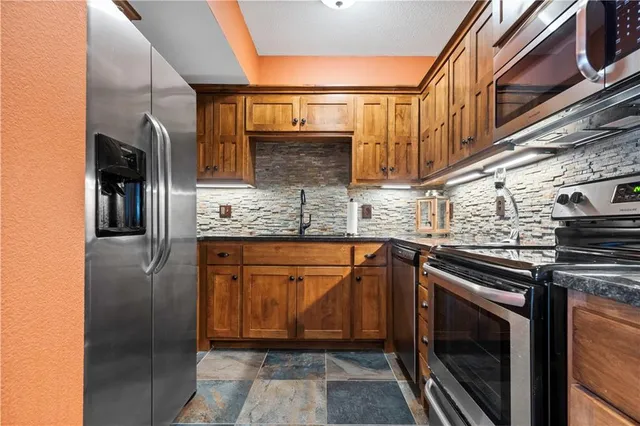 $2,750,000 | 20711 Benson Street, Bucyrus, KS 66013