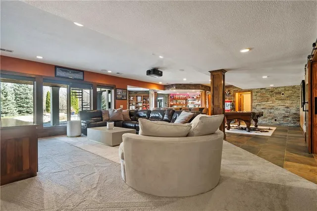 $2,750,000 | 20711 Benson Street, Bucyrus, KS 66013