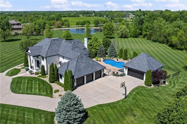 $2,750,000 | 20711 Benson Street, Bucyrus, KS 66013