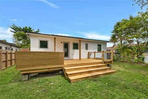 a view of a house with a backyard