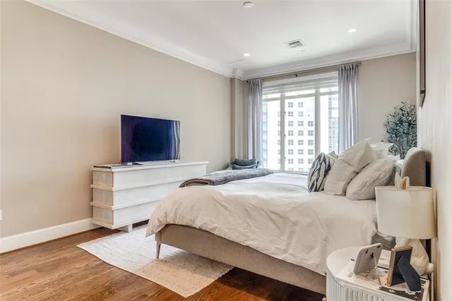 $10,000 | 2525 North Pearl Street, Unit 1106, Dallas, TX 75201