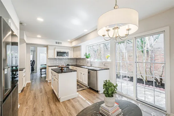 $3,000 | 1565 Beaconshire, Houston, TX 77077