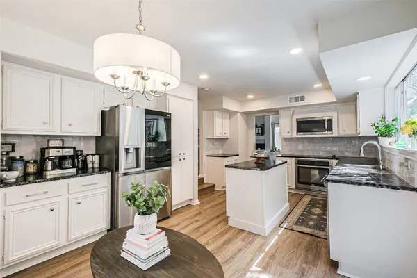 $3,000 | 1565 Beaconshire, Houston, TX 77077