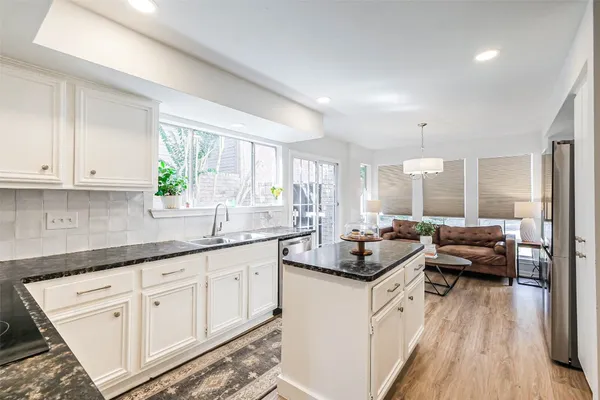 $3,000 | 1565 Beaconshire, Houston, TX 77077