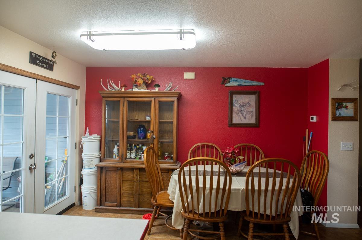 902 East Park Street Weiser, ID 83672 - Photo 7 of 31