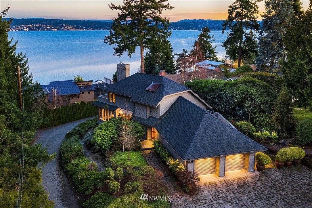 6677 Northeast Windermere Road Seattle, WA 98115 - Photo 2 of 25