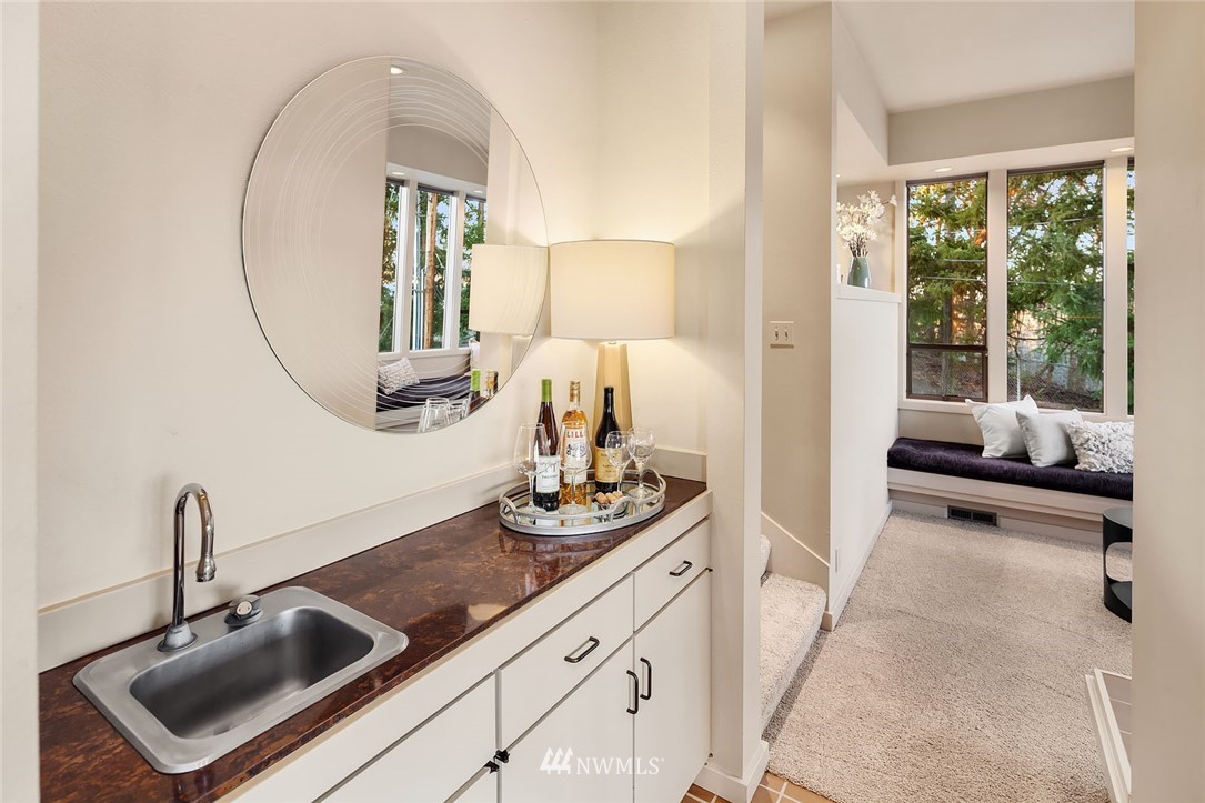 6677 Northeast Windermere Road Seattle, WA 98115 - Photo 11 of 25