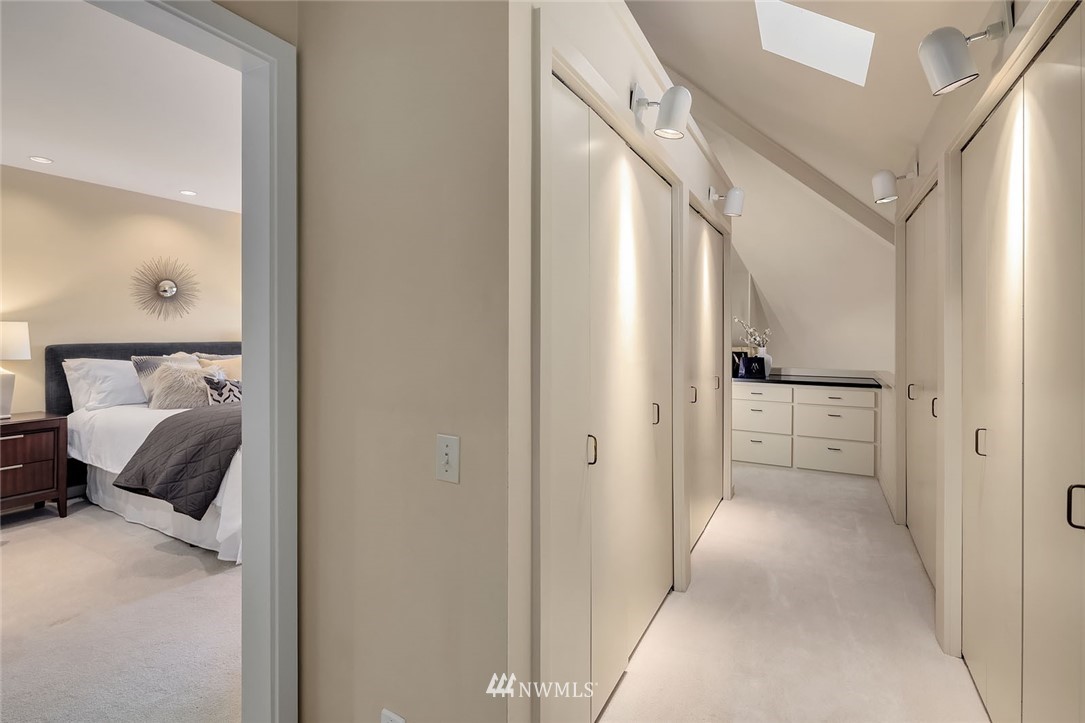 6677 Northeast Windermere Road Seattle, WA 98115 - Photo 15 of 25