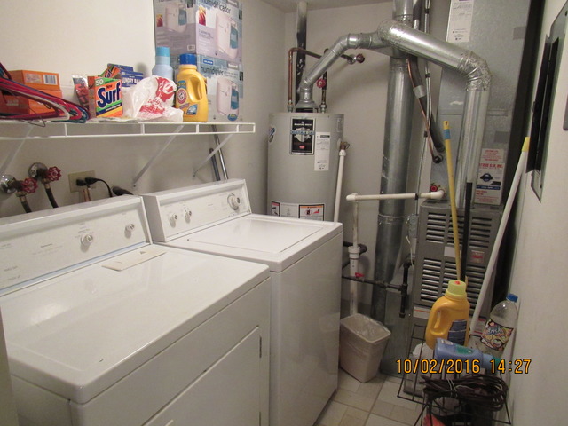 10640 Ridgeland Avenue, Unit 2A Chicago Ridge, IL 60415 - Photo 15 of 15 a utility room with dryer and washer