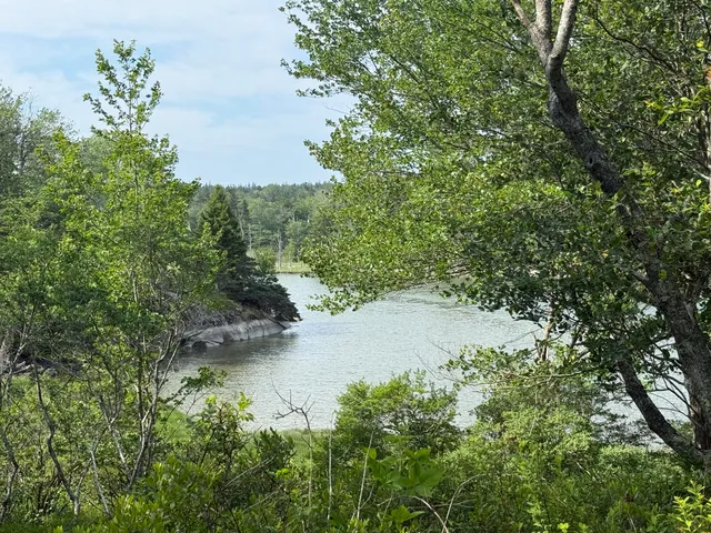 $600,000 | 6-60 Round The Island Road, Vinalhaven, ME 04863