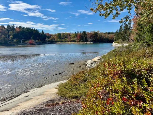 $600,000 | 6-60 Round The Island Road, Vinalhaven, ME 04863
