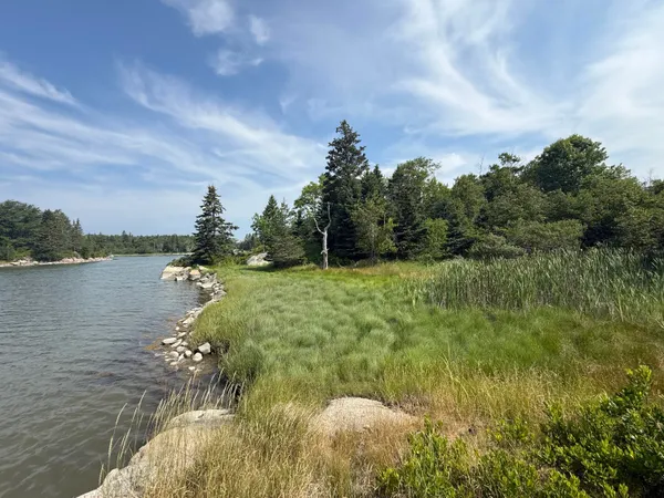 $600,000 | 6-60 Round The Island Road, Vinalhaven, ME 04863