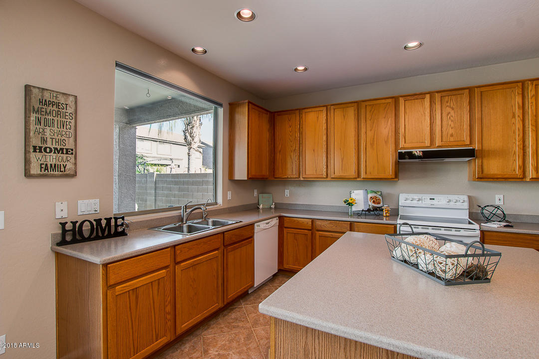 4506 East Decatur Street Mesa, AZ 85205 - Photo 8 of 24 Kitchen