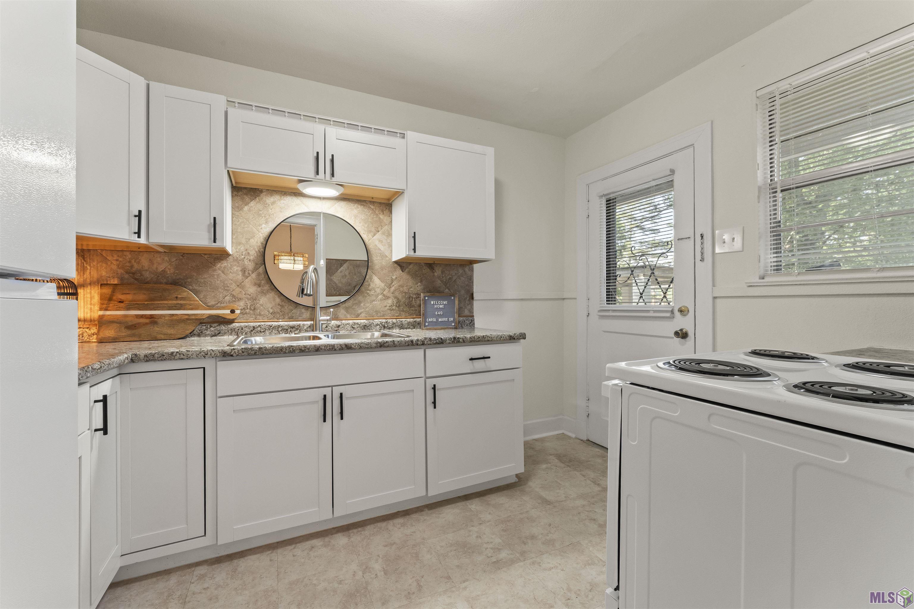 640 Carol Marie Drive, Unit 640 Baton Rouge, LA 70806 - Photo 3 of 24 New Appliances & Cabinets