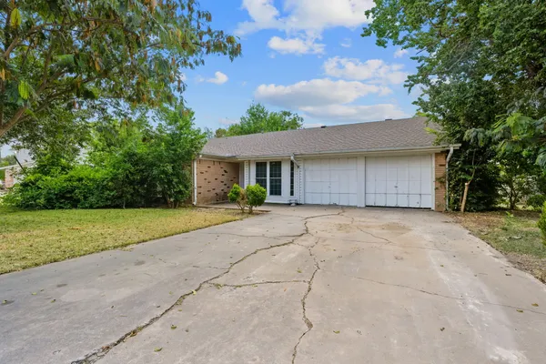 $199,990 | 2405 Grace Street, Taylor, TX 76574