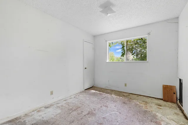 $199,990 | 2405 Grace Street, Taylor, TX 76574