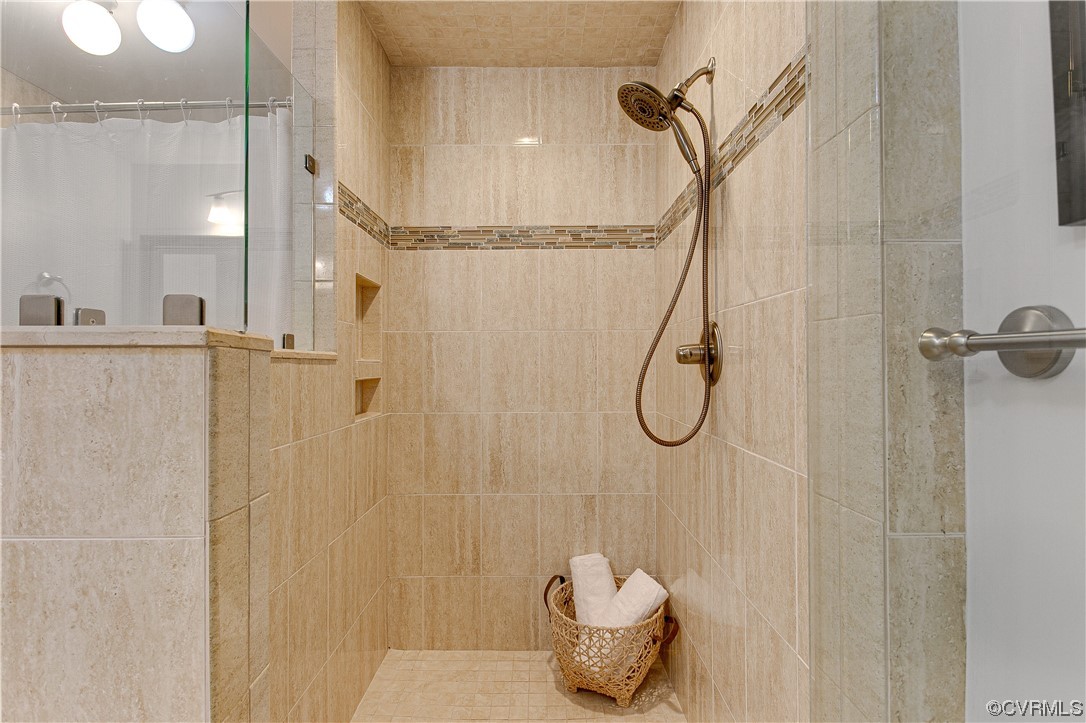 5623 Promontory Pointe Road Midlothian, VA 23112 - Photo 23 of 50 Bathroom featuring a shower with curtain