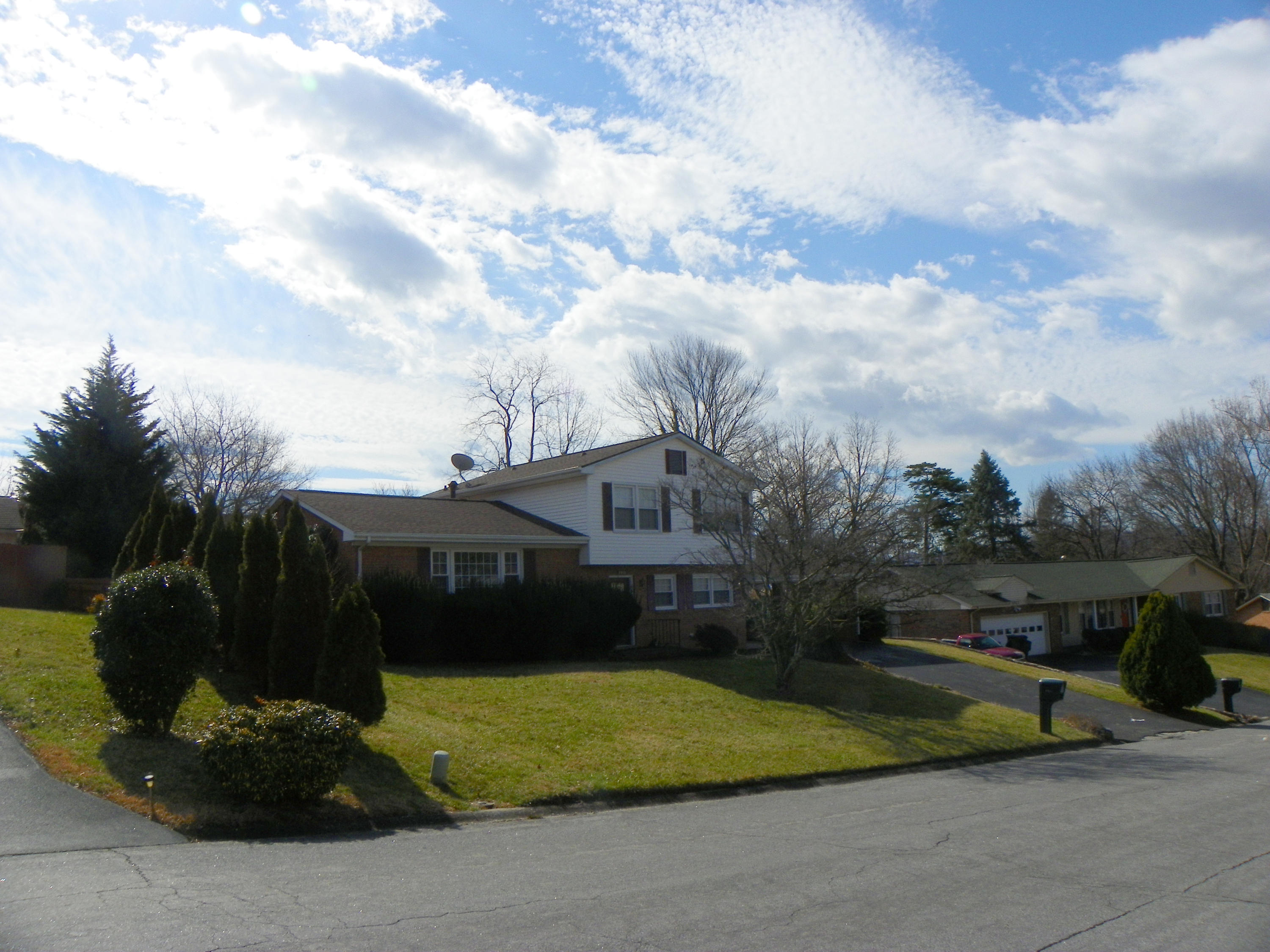 3031 Northside Road Roanoke, VA 24019 - Photo 1 of 20 100_3367