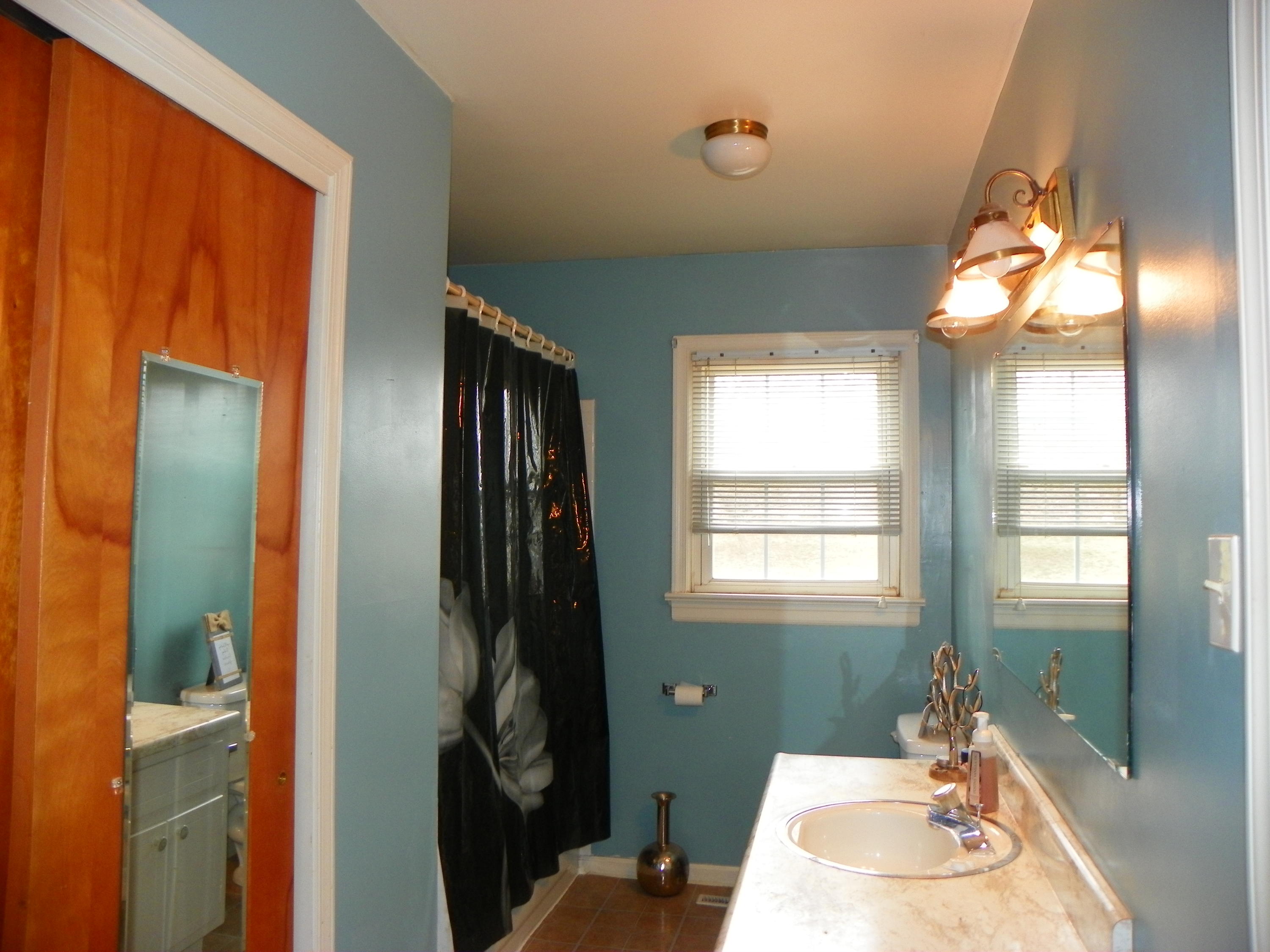 3031 Northside Road Roanoke, VA 24019 - Photo 17 of 20 Bathrom