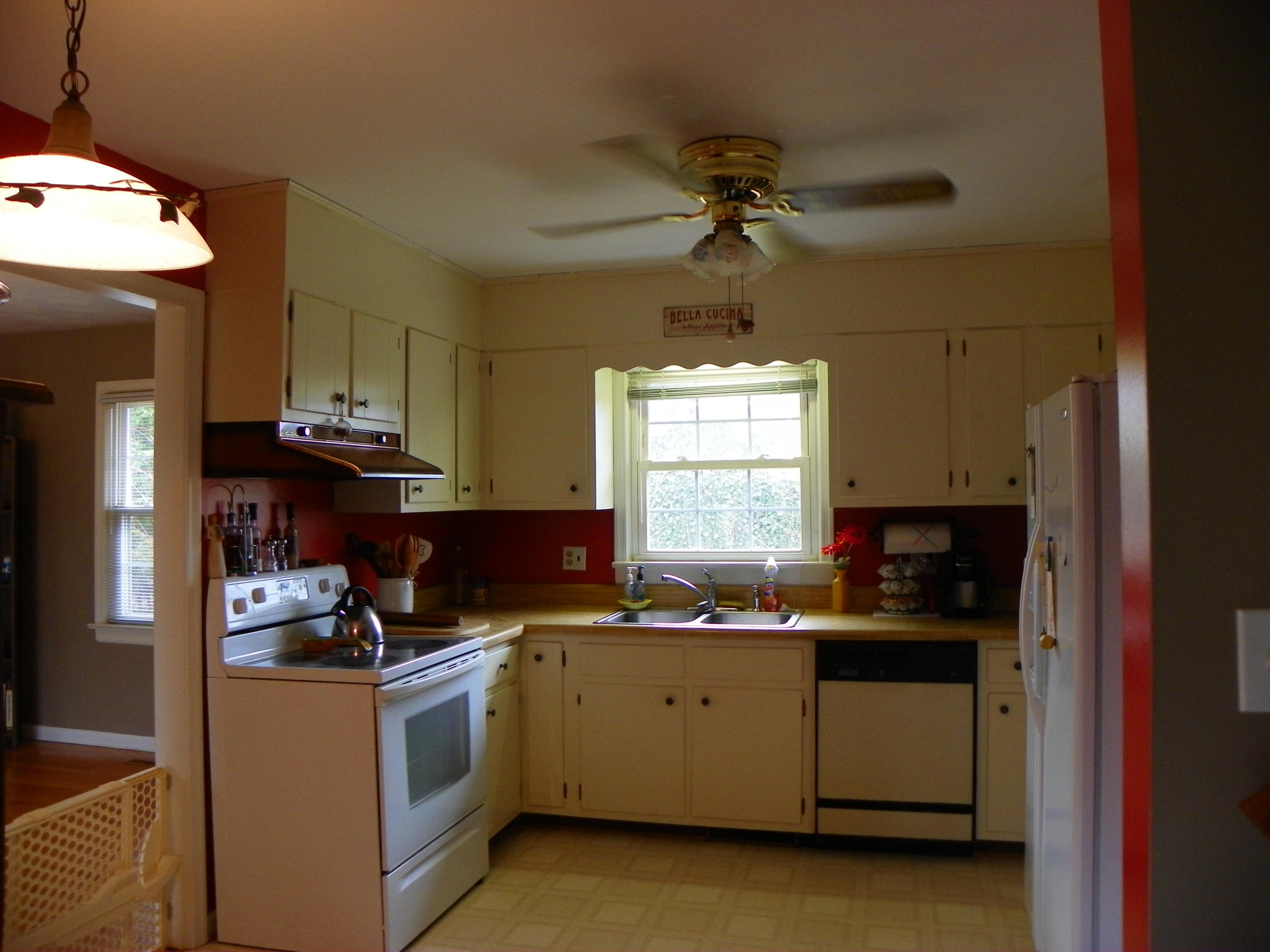 3031 Northside Road Roanoke, VA 24019 - Photo 9 of 20 Kitchen
