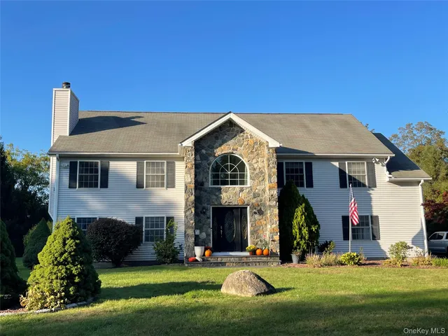 $999,000 | 70 Oak Pond Lane, Mahopac, NY 10541