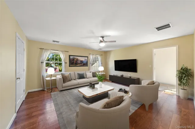 $999,000 | 70 Oak Pond Lane, Mahopac, NY 10541