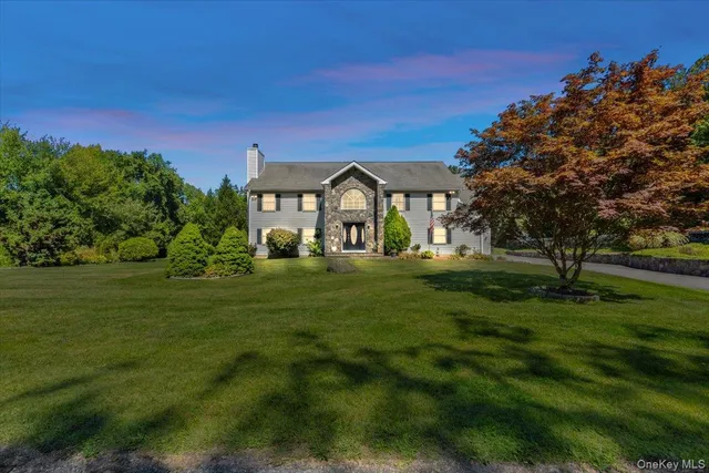 $999,000 | 70 Oak Pond Lane, Mahopac, NY 10541