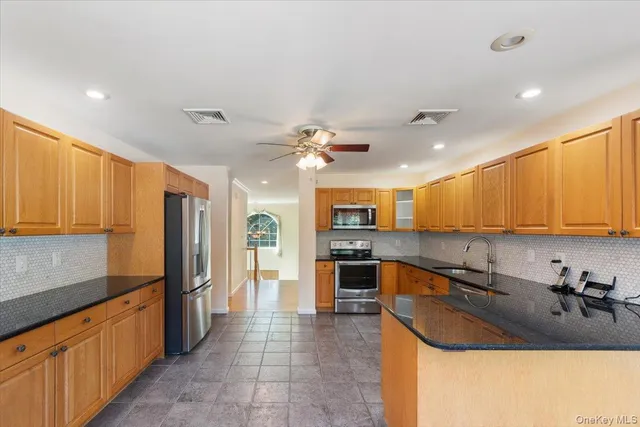 $999,000 | 70 Oak Pond Lane, Mahopac, NY 10541