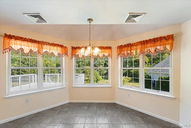 $999,000 | 70 Oak Pond Lane, Mahopac, NY 10541