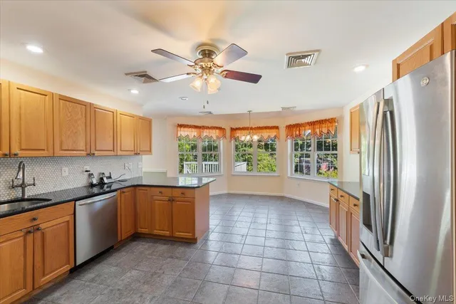 $999,000 | 70 Oak Pond Lane, Mahopac, NY 10541