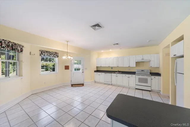 $999,000 | 70 Oak Pond Lane, Mahopac, NY 10541