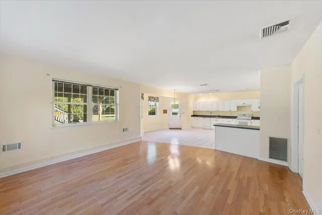 $999,000 | 70 Oak Pond Lane, Mahopac, NY 10541