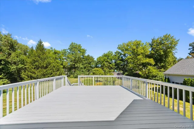 $999,000 | 70 Oak Pond Lane, Mahopac, NY 10541