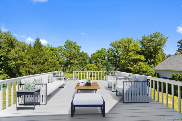 $999,000 | 70 Oak Pond Lane, Mahopac, NY 10541