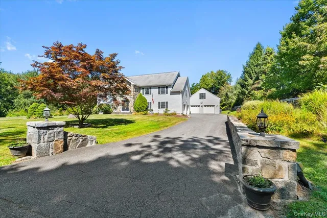 $999,000 | 70 Oak Pond Lane, Mahopac, NY 10541